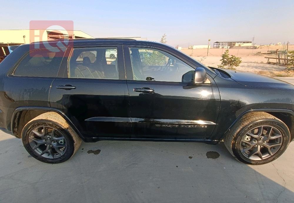 جیپ گراند شیرۆکی